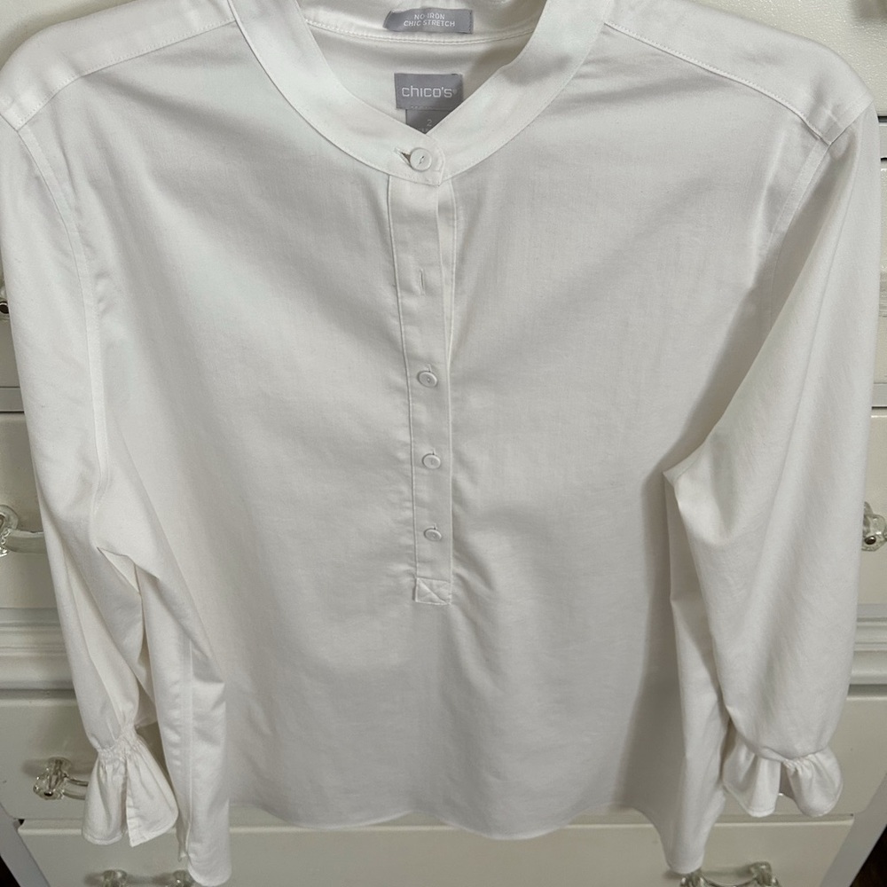Chico's No-Iron Chic Stretch White Top.  Chico’s size 2 which is a Large.